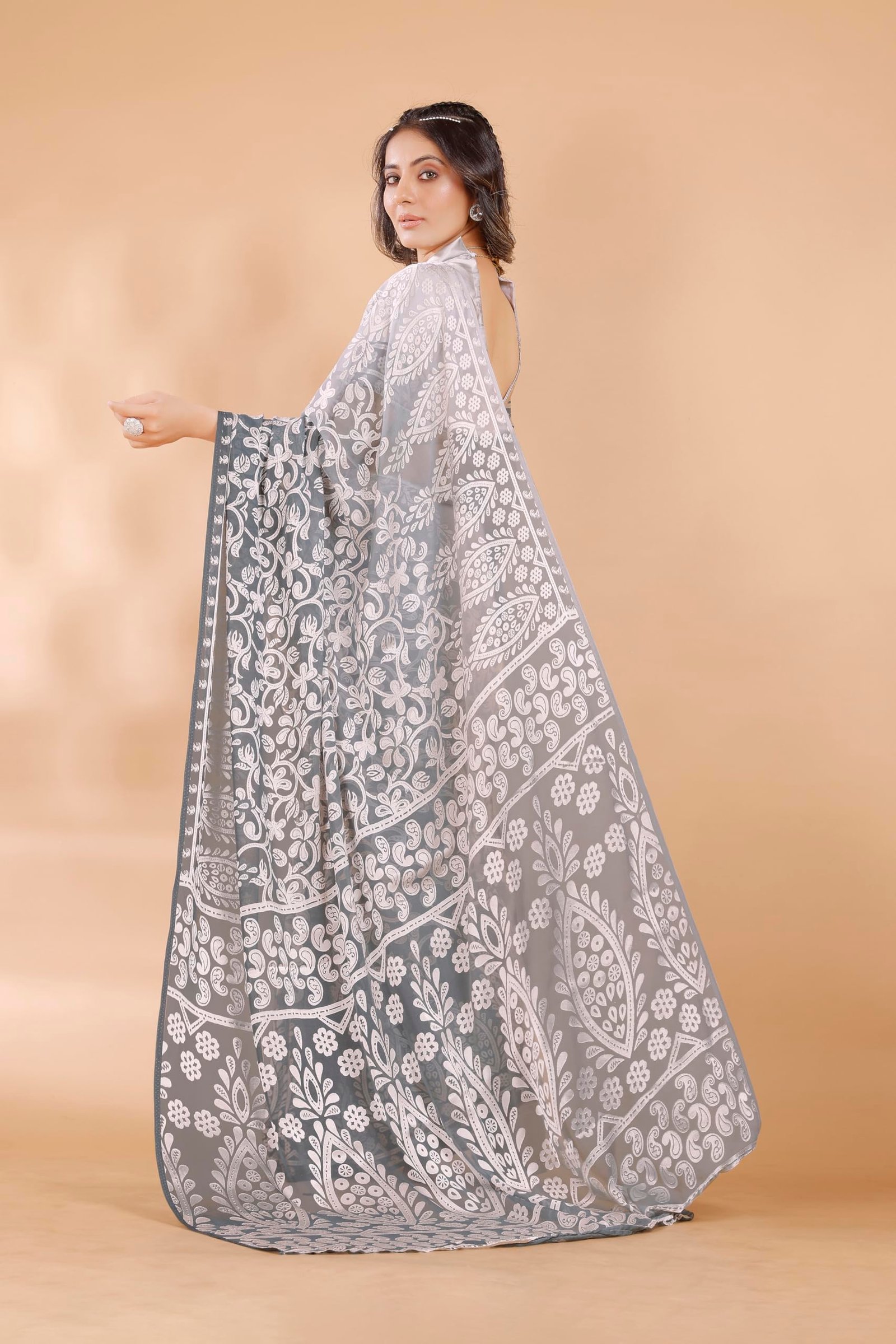 Garden Vareli Women Viscose Brasso Floral Print Saree With Unstitched Blouse Piece 73440 - Grey - Image 6